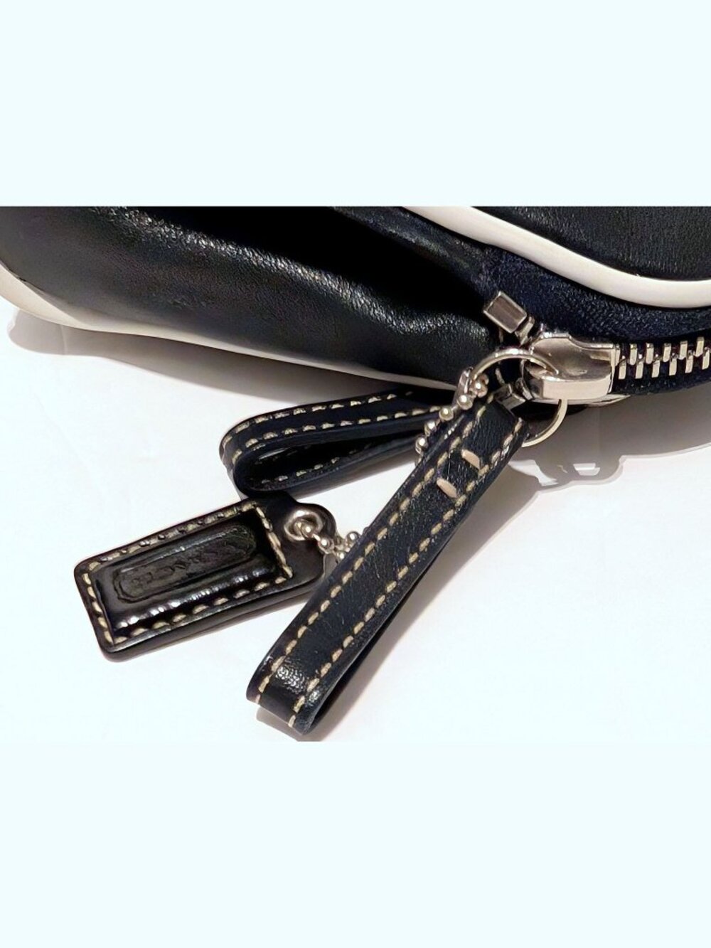 RARE Vintage Coach Cosmetic Zip Pouch Black Leather Zip Pouch Travel Case - Picture 4 of 6